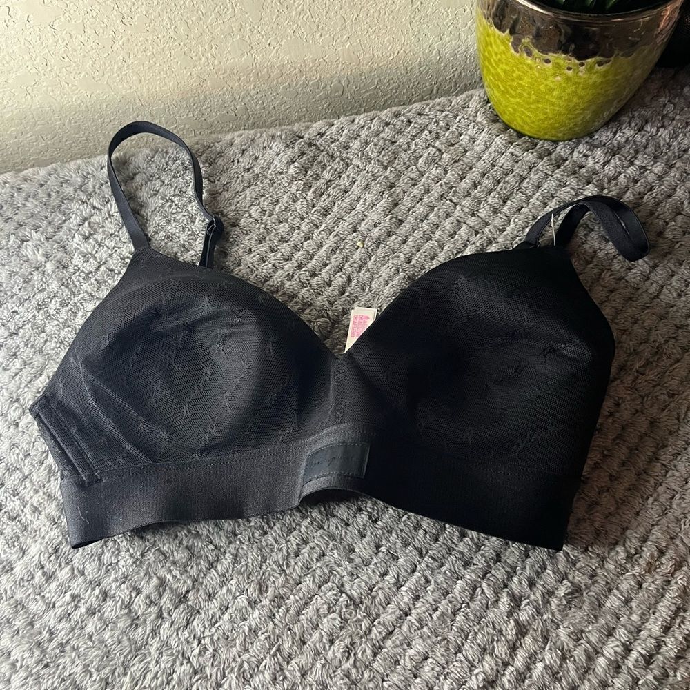 Victoria Secrets 💫32C💫black logo bra